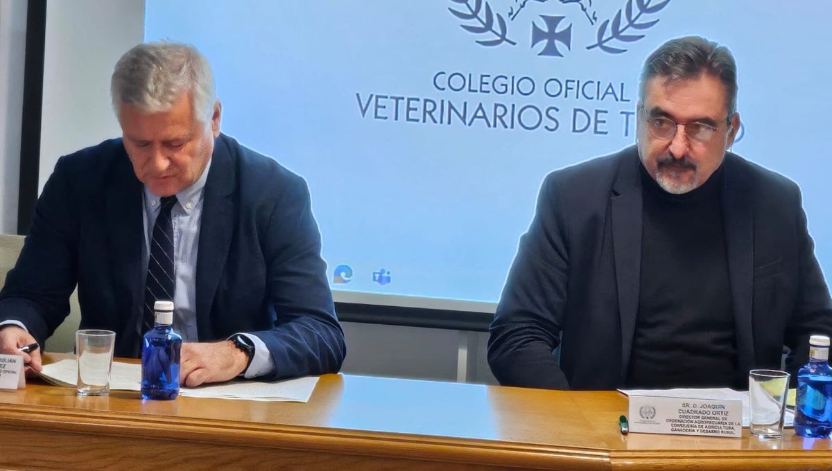 El director general de Ordenación Agropecuaria y el presidente del Colegio de Veterinarios de Toledo. (Foto: Gobierno de Castilla-La Mancha)