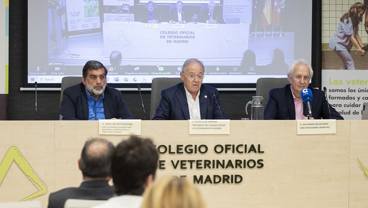 De izquiera a derecha,, Ángel de Oteo, Felipe Vilas y José María San Segundo. (Foto: Colegio de Veterinarios de Madrid)