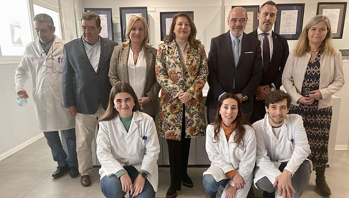 Visita de Carmen Crespo al laboratorio de mejora de los caballos de Pura Raza Española en Andalucía. (Foto: Junta de Andalucía)
