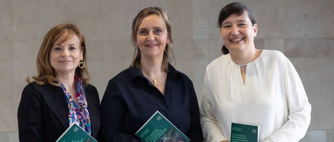 Amparo Osca, Elena Gratacós y Lorena Millán en la presentación del estudio sobre la salud mental de los veterinarios. (Foto: UNED)