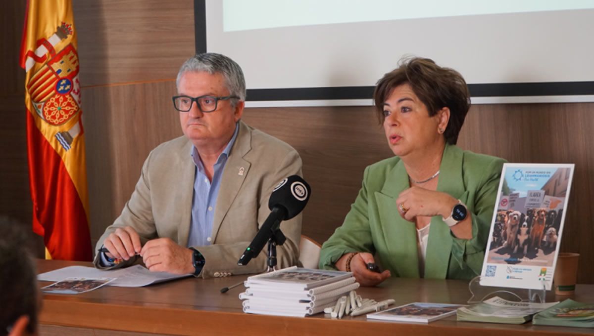 Presentación de la campaña contra la Leishmaniosis en el Colegio de Veterinarios de Almería. (Foto: Colegio de Veterinarios de Almería)