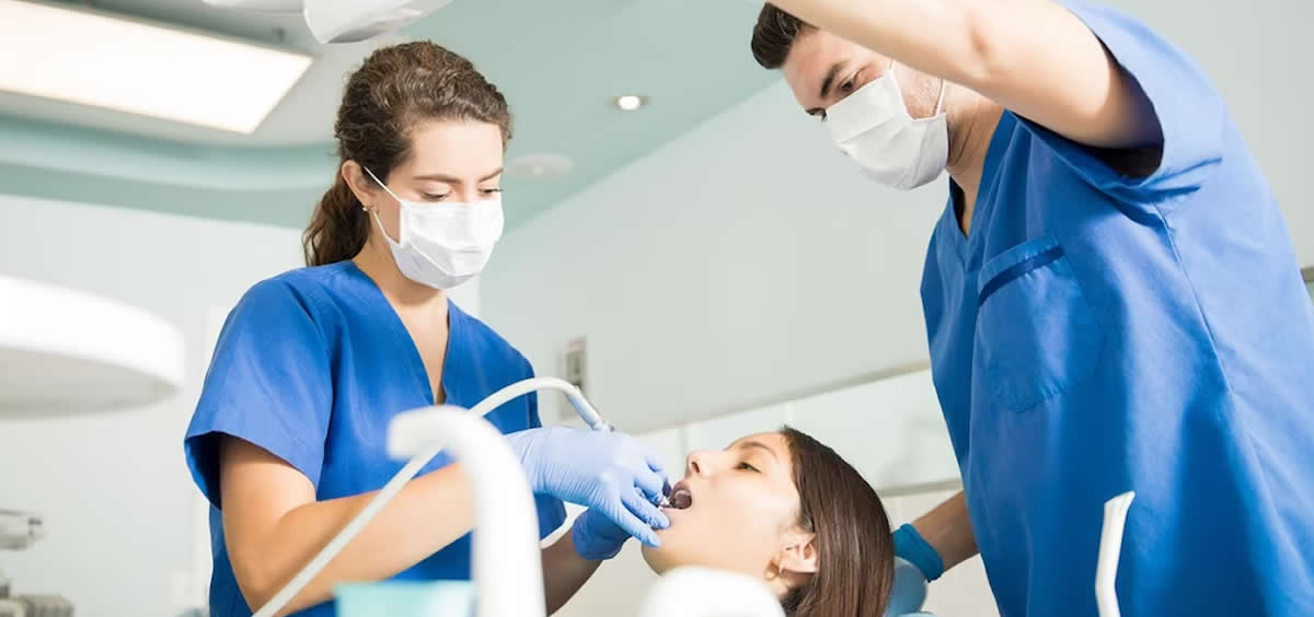 Paciente en la consulta del dentista (Foto: Freepik)