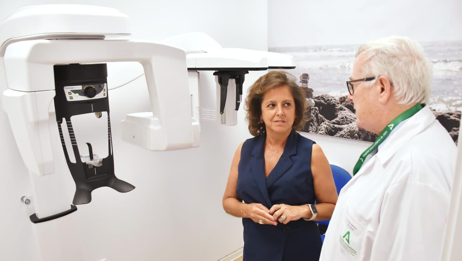 Catalina García visita el nuevo ortopantomógrafo en Jaen