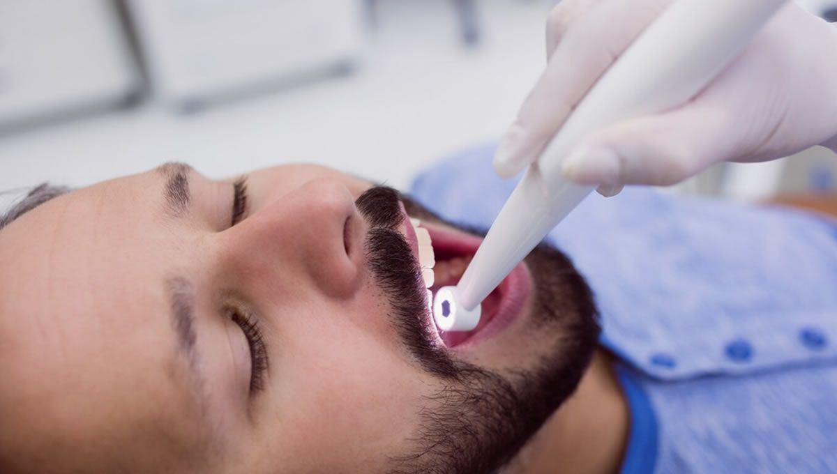 Paciente en la consulta del dentista Fuente Freepik