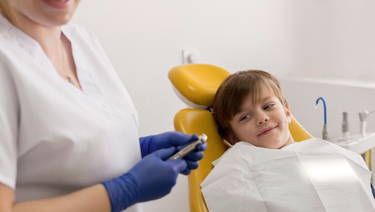 Niño en la consulta del dentista (Fuente: Freepik)