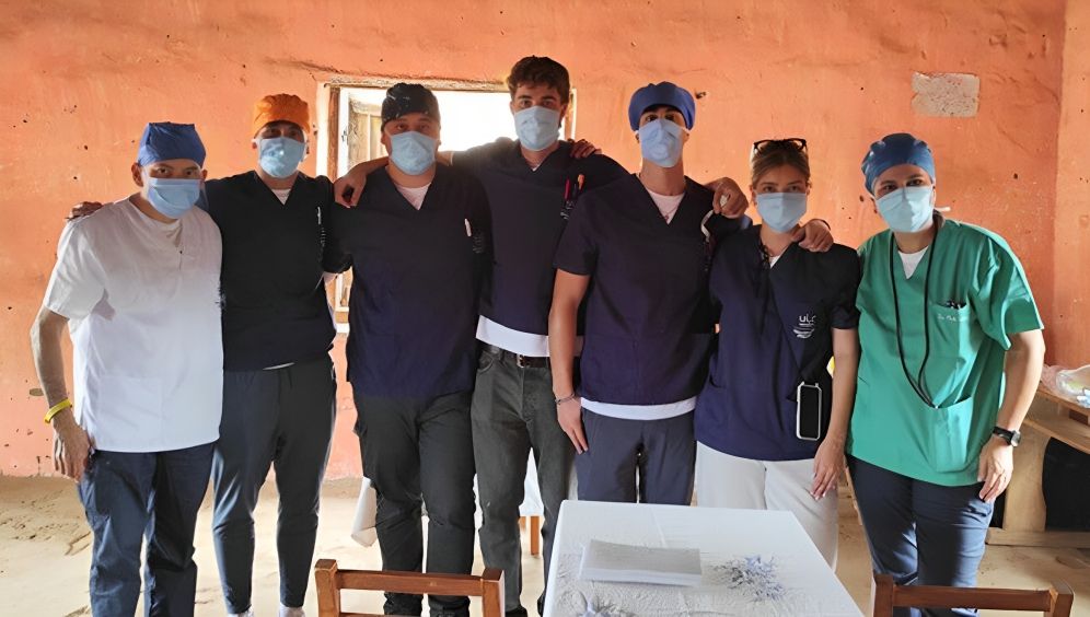 Grupo de estudiantes odontología en Madagascar (Fuente: UIC)