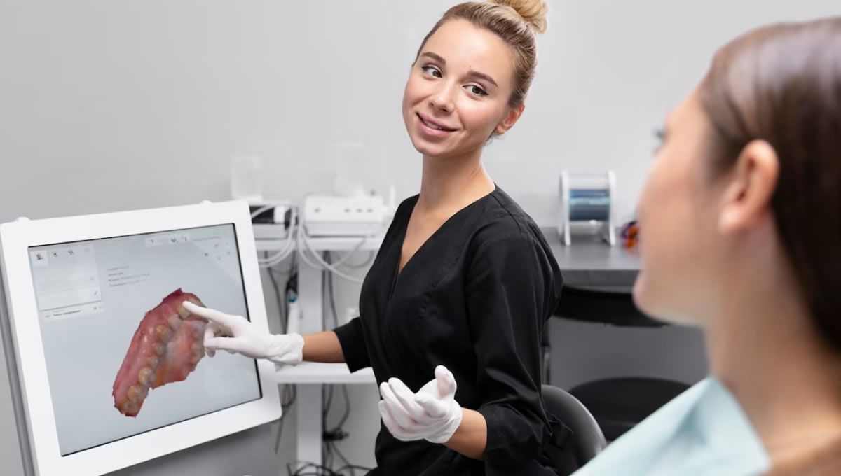 Dentista con tecnología de odontología digital (Fuente: Freepik)