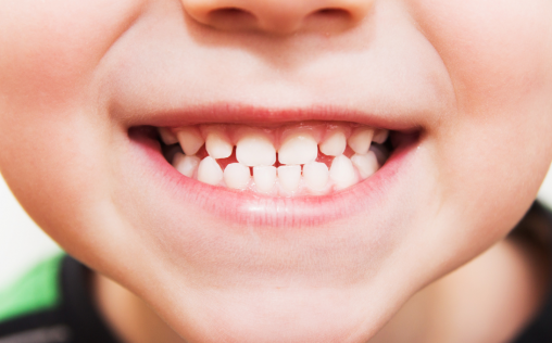 Fleitas: "Los dientes de leche son clave para una buena dentición permanente y evitar la ortodoncia"