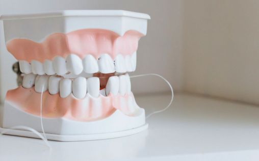 Los dentistas alertan sobre los riesgos de no tratar la pérdida de piezas dentales