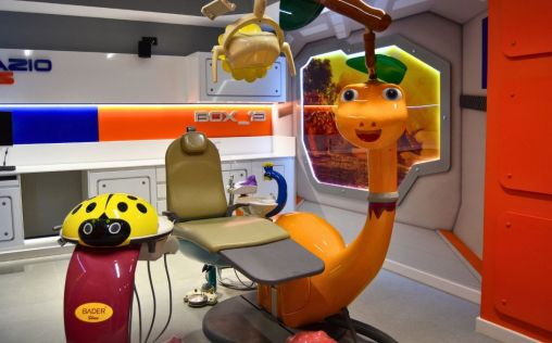 Una experiencia "sideral" ayuda a los menores de Xàtiva a vencer el miedo al dentista