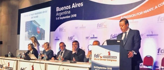 Óscar Castro, presidente del Consejo General de Dentistas, durante su intervención en el Congreso Mundial de la FDI celebrado en Buenos Aires