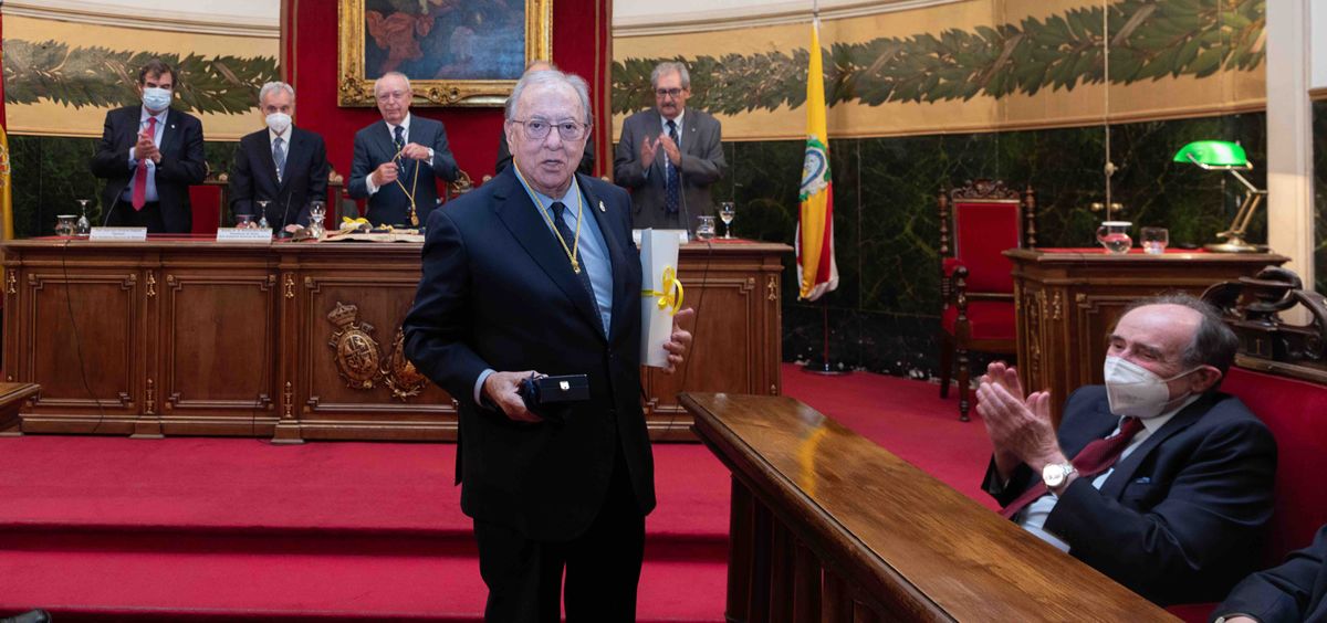 Diego Murillo, presidente de Fundación A.M.A. fue el encargado de recoger la medalla y el diploma que acredita a la Fundación como Socio Protector de Honor