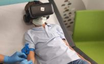 Gafas de realidad virtual en el Hospital Quirónsalud Santa Cristina (Foto. Quirónsalud)