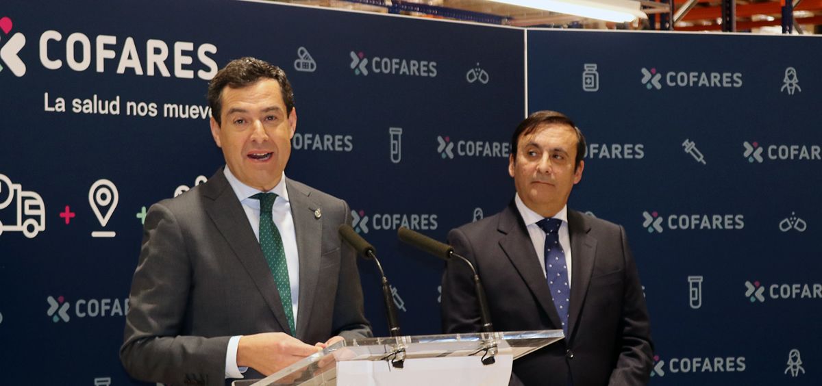 Juanma Moreno, presidente de la Junta de Andalucía, y Eduardo Pastor, presidente de Cofares (Foto. Cofares)