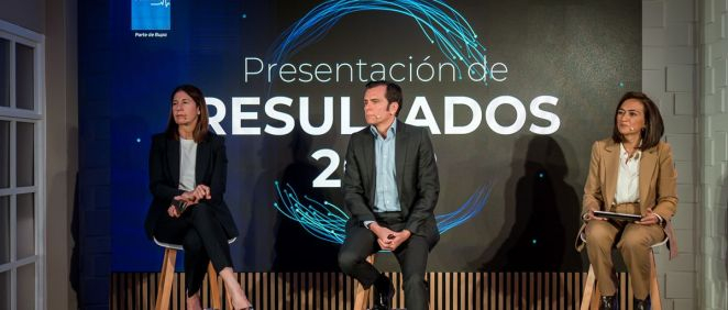 Yolanda Erburu, Iñaki Peralta y Pilar Villaescusa en la presentación de resultados (Foto. Sanitas)