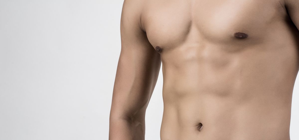 Las cirugías de contorno corporal, como la ginecomastia y la liposucción, son cada vez más populares entre la población masculina (Foto. Freepik)