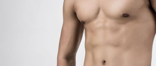 Las cirugías de contorno corporal, como la ginecomastia y la liposucción, son cada vez más populares entre la población masculina (Foto. Freepik)
