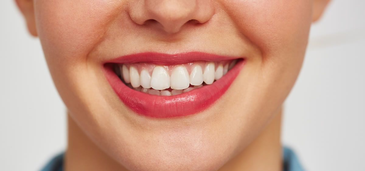 Tener unos dientes muy blancos es el deseo de muchos (Foto. Freepik)