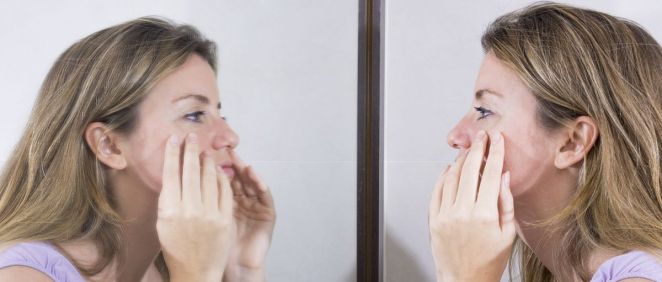 4 de cada 10 mujeres mayores de 25 años sufre este problema de acné (Foto. Freepik)