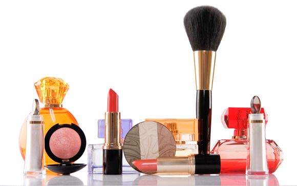 ¿Conoces los riesgos de la cosmética falsa?