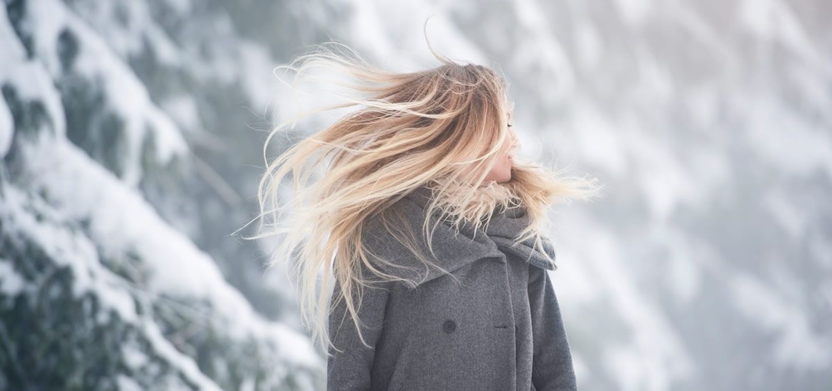 Hay que prestar especial atención al cabello durante los meses de invierno con el fin de reducir los efectos negativos que el frío tiene sobre este (Foto. Estetic)