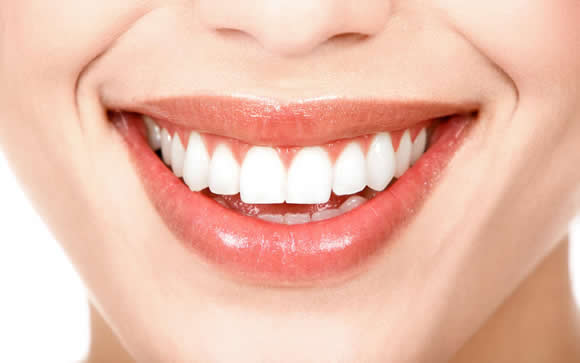 Cinco tips para cuidar la estética dental
