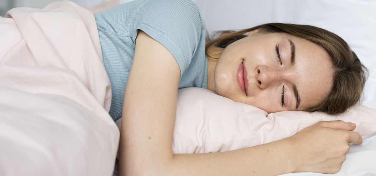 Las mujeres duermen una media de 24 minutos menos que los hombres (Foto. Freepik)