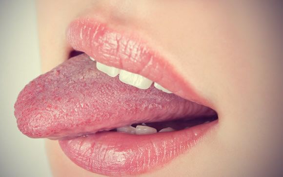 Limpiarse la lengua, clave para una correcta higiene oral