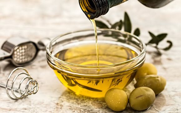 Aceite de oliva, un aliado para contrarrestar los daños de las grasas