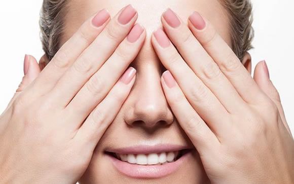 ¿Cómo beneficia tu crema de rostro a tus manos?