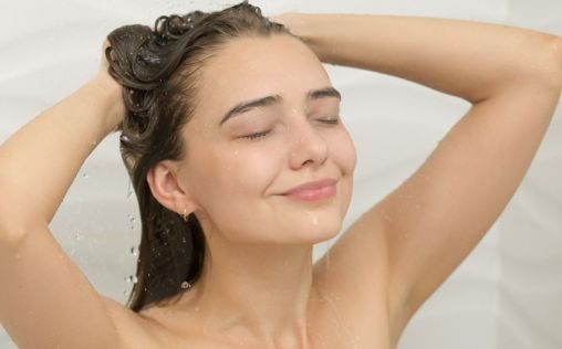 Rutina de lavado para acabar con la suciedad del pelo y evitar lavarlo todos los días