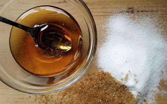 Miel vs azúcar, ¿cuál es mejor?