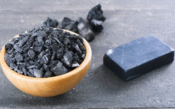 Carbón de leña, un nuevo ingrediente para el cuidado de la piel y el cabello