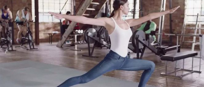 Irina Shayk practicando yoga (Foto. Glamour)