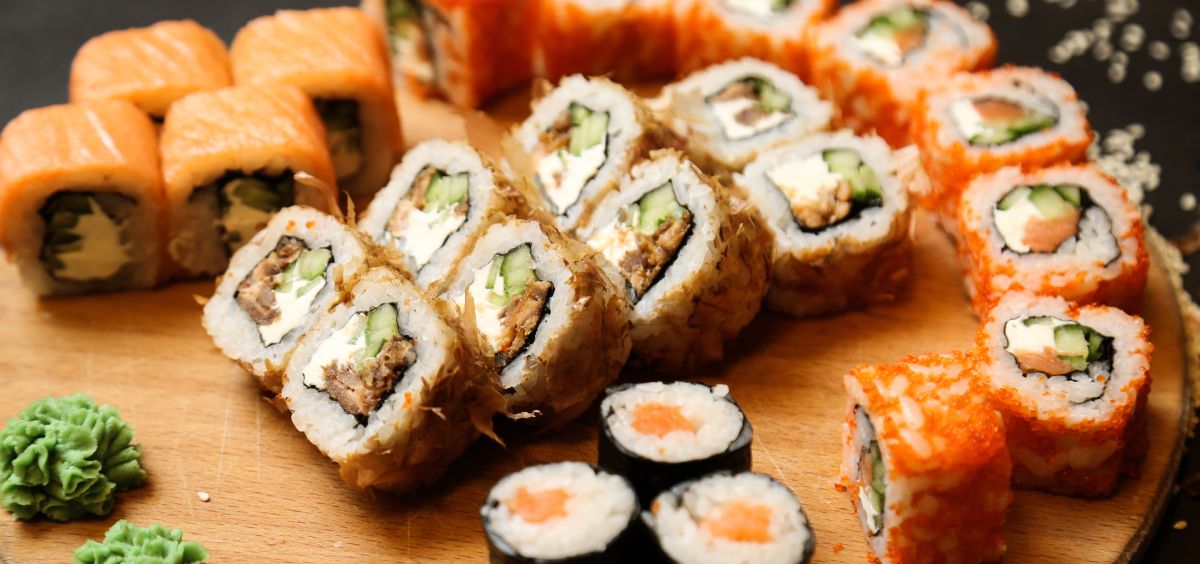 Diferentes variedades de sushi (Foto. Freepik)