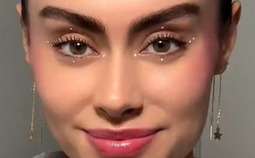 La técnica del 'white dot eyeliner' revoluciona los delineados en TikTok