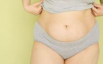 Tripa de mujer con grasa acumulada (Foto. Pexels)