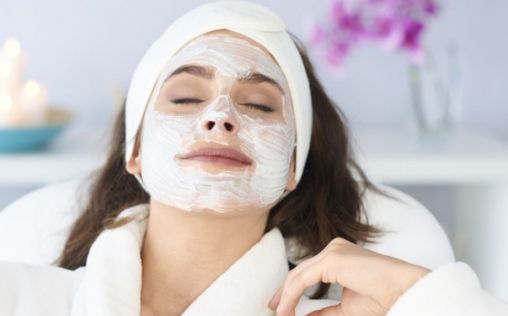 ¿Por qué debes usar una mascarilla en tu rutina de limpieza facial una vez a la semana?