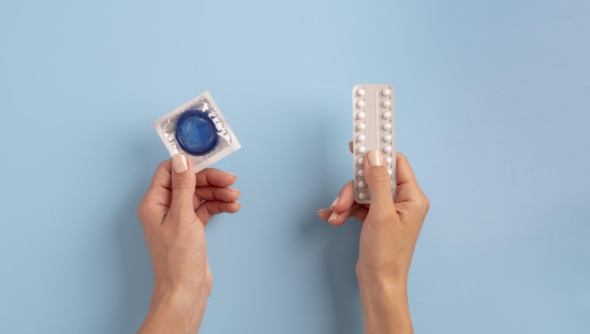 Métodos anticonceptivos: condón y blíster de píldoras (Foto. Freepik)