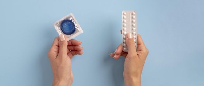 Métodos anticonceptivos: condón y blíster de píldoras (Foto. Freepik)