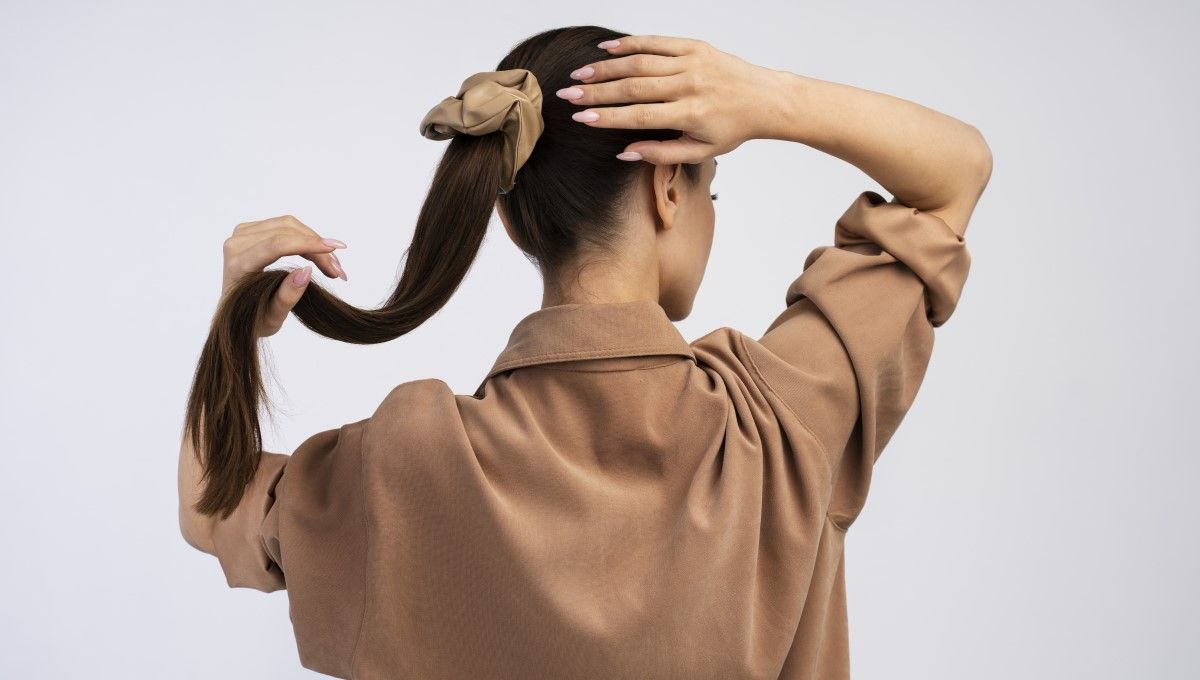Mujer con peinado de coleta (Foto. Freepik)