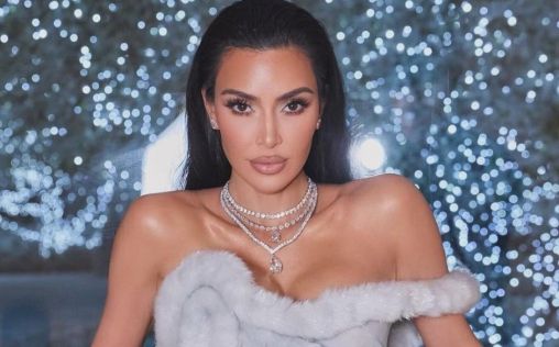 Kim Kardashian tiene una cabina de bronceado en su oficina... ¿Por qué no gusta a los dermatólogos?