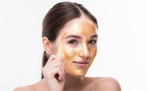 Cosmetólogas y expertas en belleza analizan la cosmética adhesiva