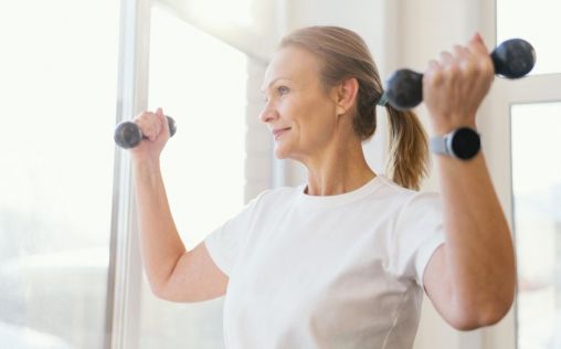 ¿Por qué es importante hacer pesas a partir de los 40?