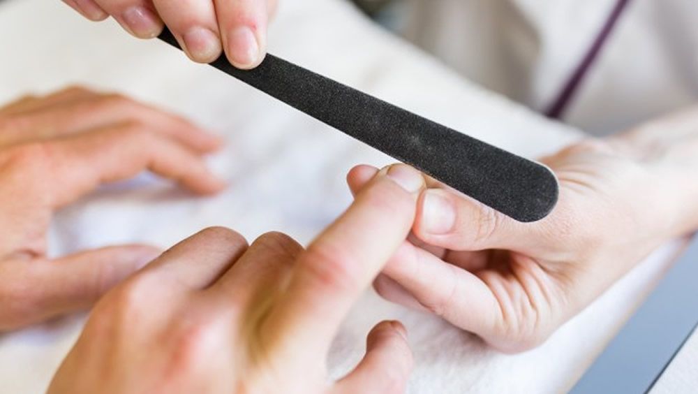 Terapia Probar Melancolía Sabes cuál es la mejor forma de limar las uñas?