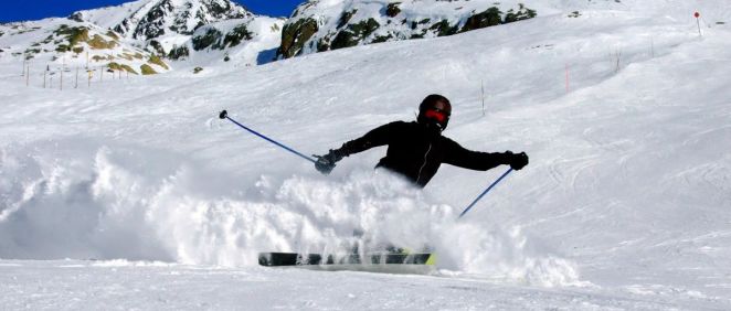 El material de esquí debe ser adecuado, en buen estado, con las fijaciones bien reguladas por parte de un especialista