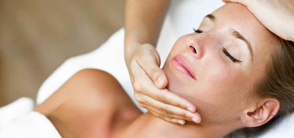 En ambos circuitos se realizan diversos tratamientos y masajes sobre el rostro
