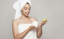 La crema hidratante es una buena opción para proteger la piel del sol 