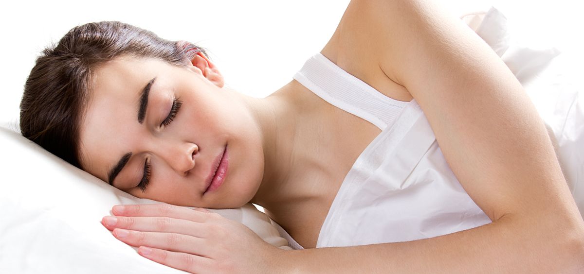 Dormir es la mejor cura de belleza dado que la piel es mucho más receptiva de noche y es cuando la actividad celular se dispara