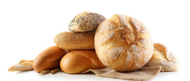 Se recomienda tomar entre cinco y seis raciones diarias de hidratos de carbono y una buena alternativa es hacerlo en forma de pan y cereales